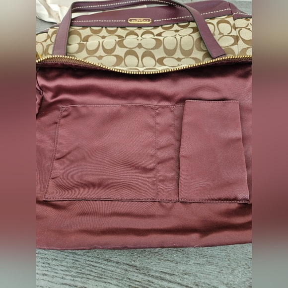 COACH AUTHENTIC F23297 PARK CARRIE SIGNATURE SATCHEL BURGUNDY COLOR PREOWNED - Picture 11 of 15